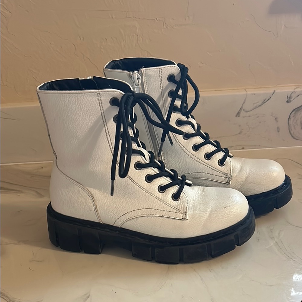 Black and White Combat Moto Boots with Sturdy Build